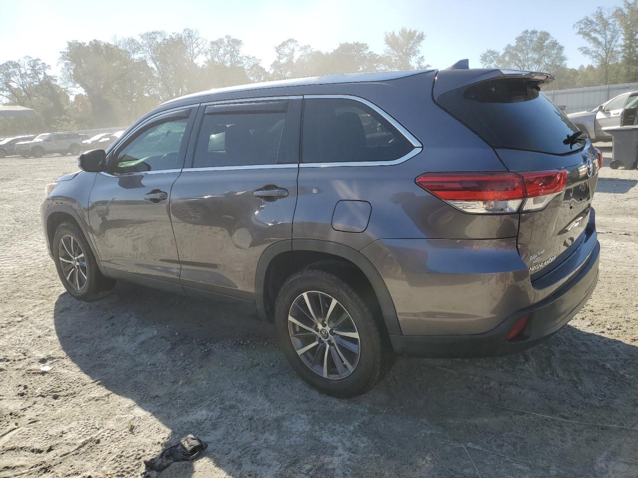 2019 TOYOTA HIGHLANDER - Image 2