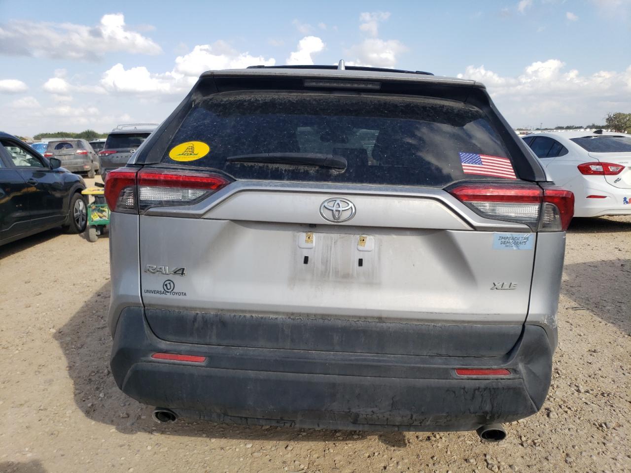 2020 TOYOTA RAV4 XLE - Image 6