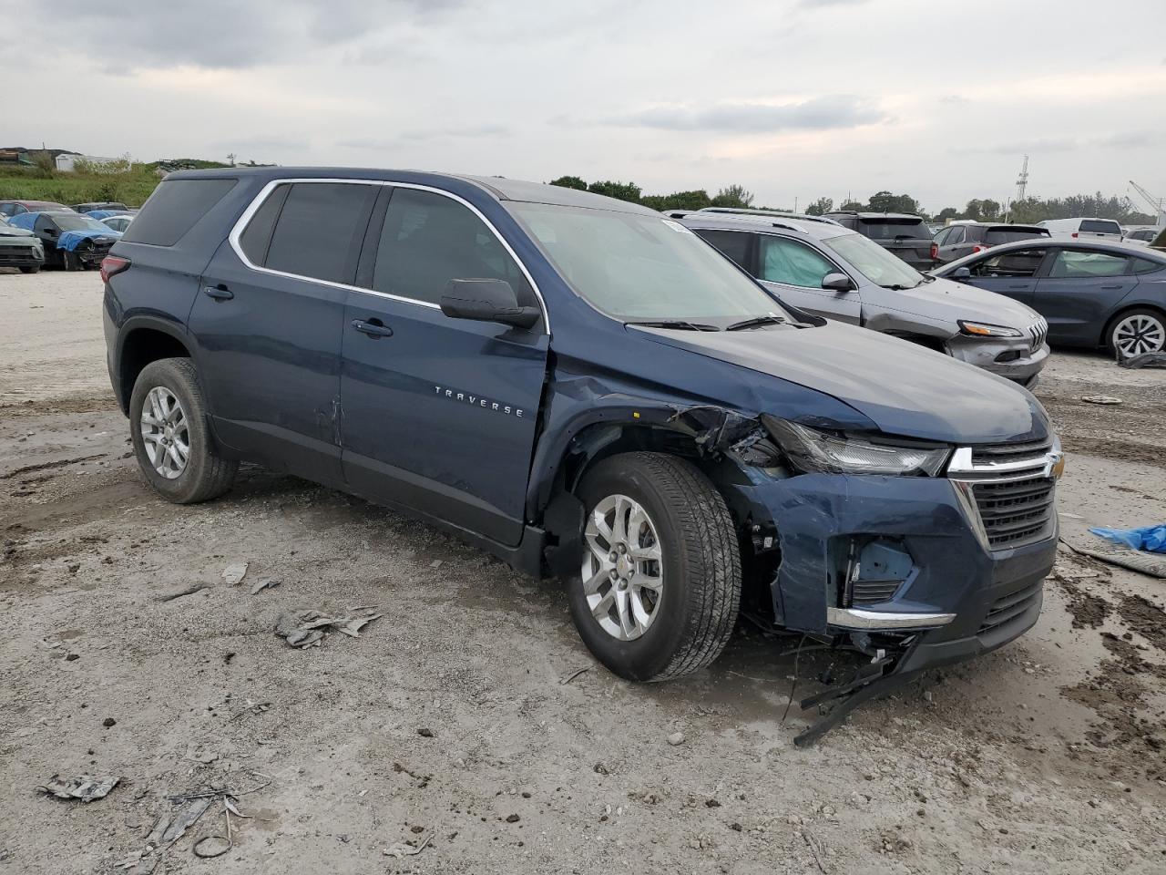 2023 CHEVROLET TRAVERSE L - Фото 4