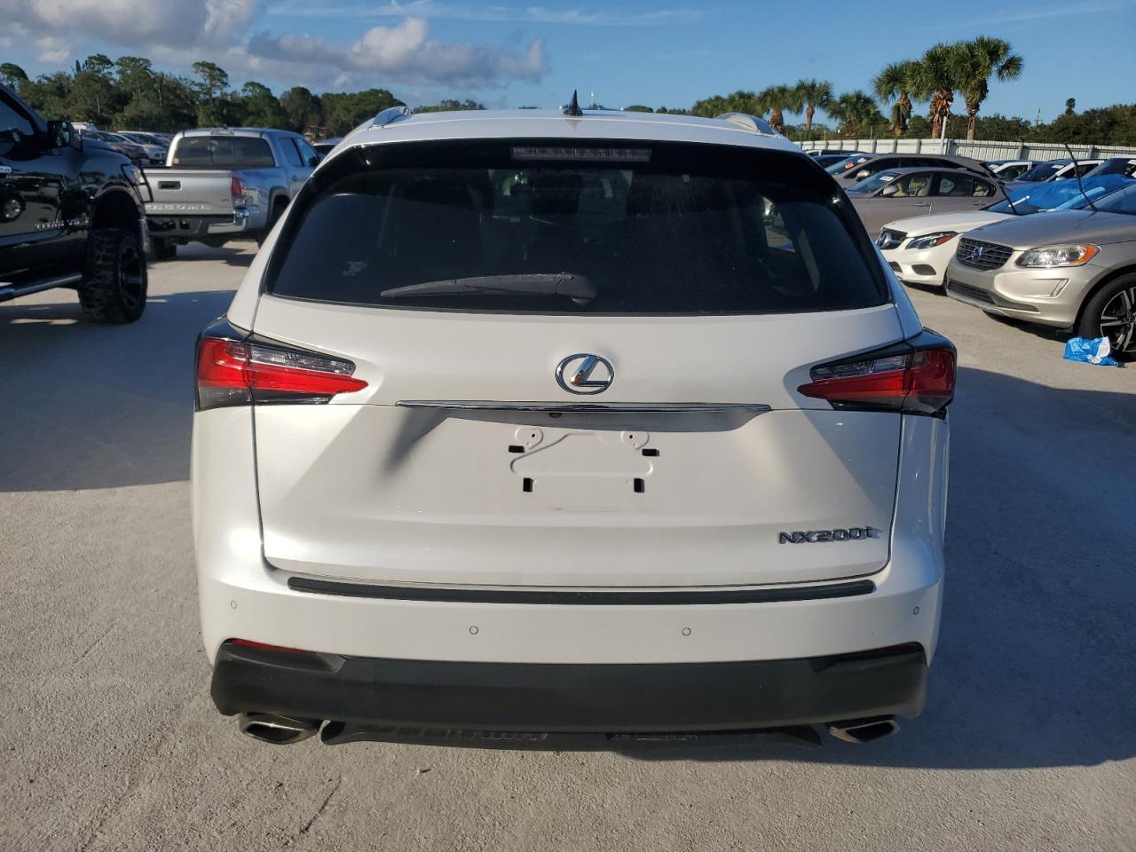 2016 LEXUS NX 200T BA - Фото 6