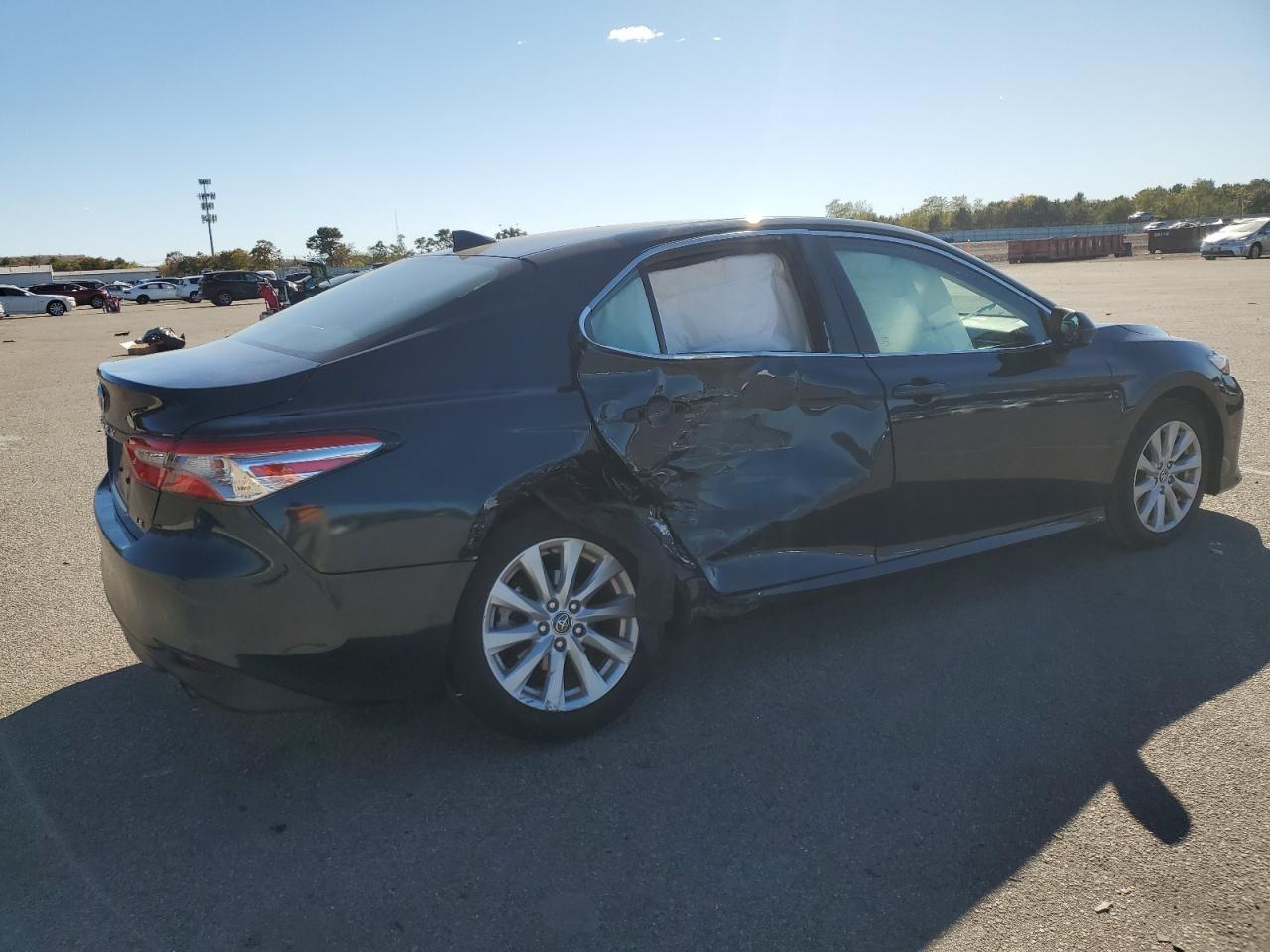 2020 TOYOTA CAMRY LE - Фото 3