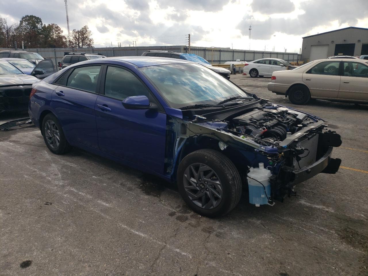 2024 HYUNDAI ELANTRA SE - Фото 4