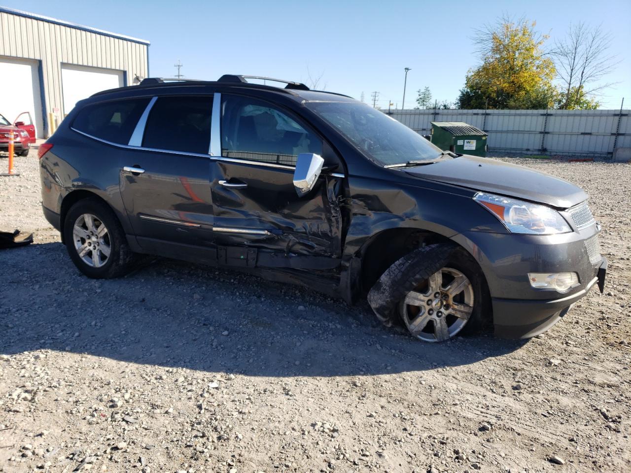 2011 CHEVROLET TRAVERSE L - Image 4