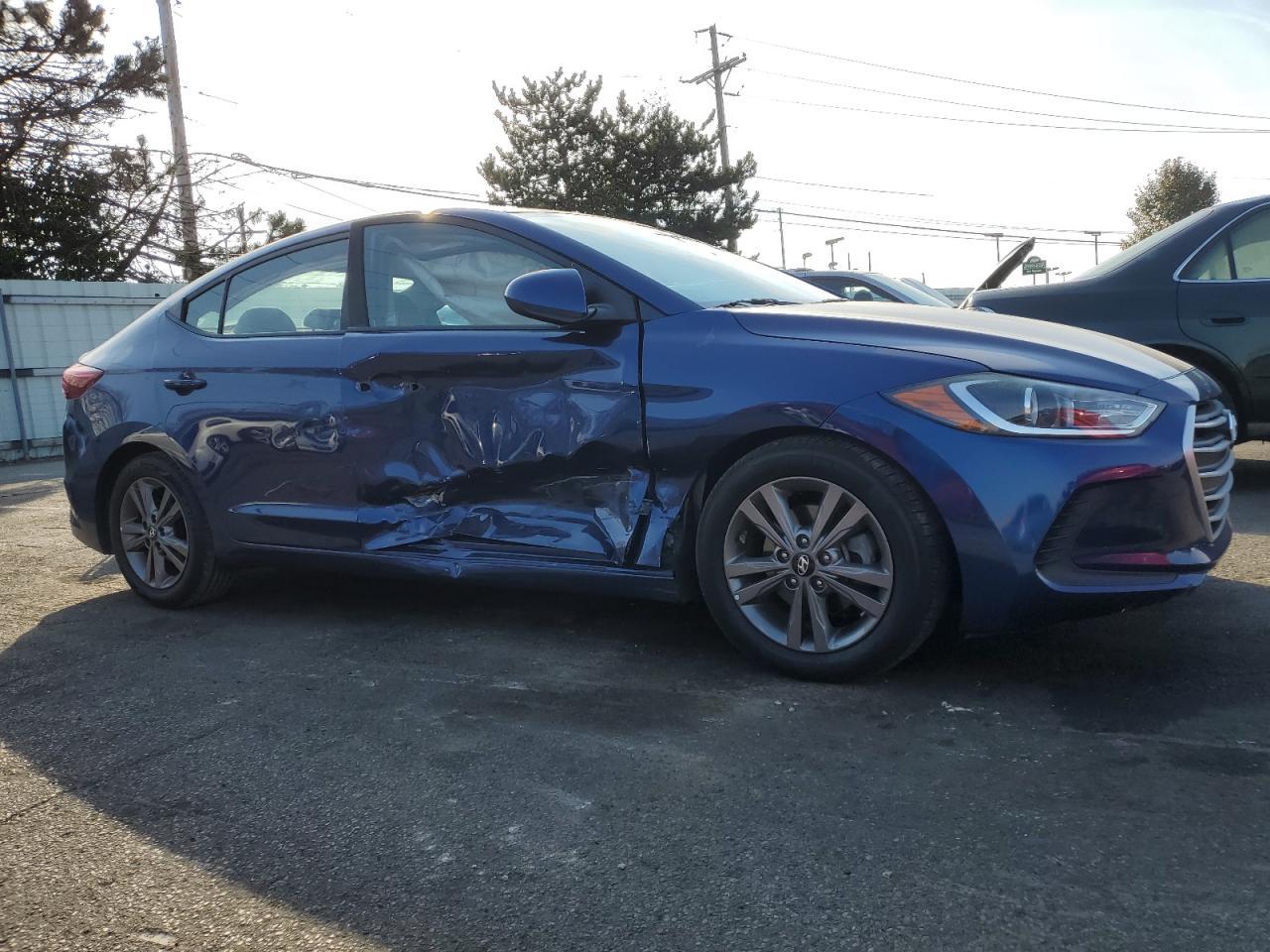 2018 HYUNDAI ELANTRA SE - Image 4