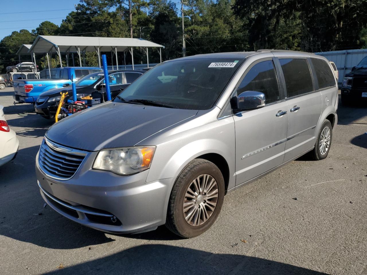 2014 CHRYSLER TOWN & COU