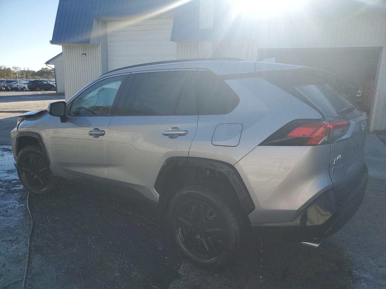2021 TOYOTA RAV4 LE - Фото 2