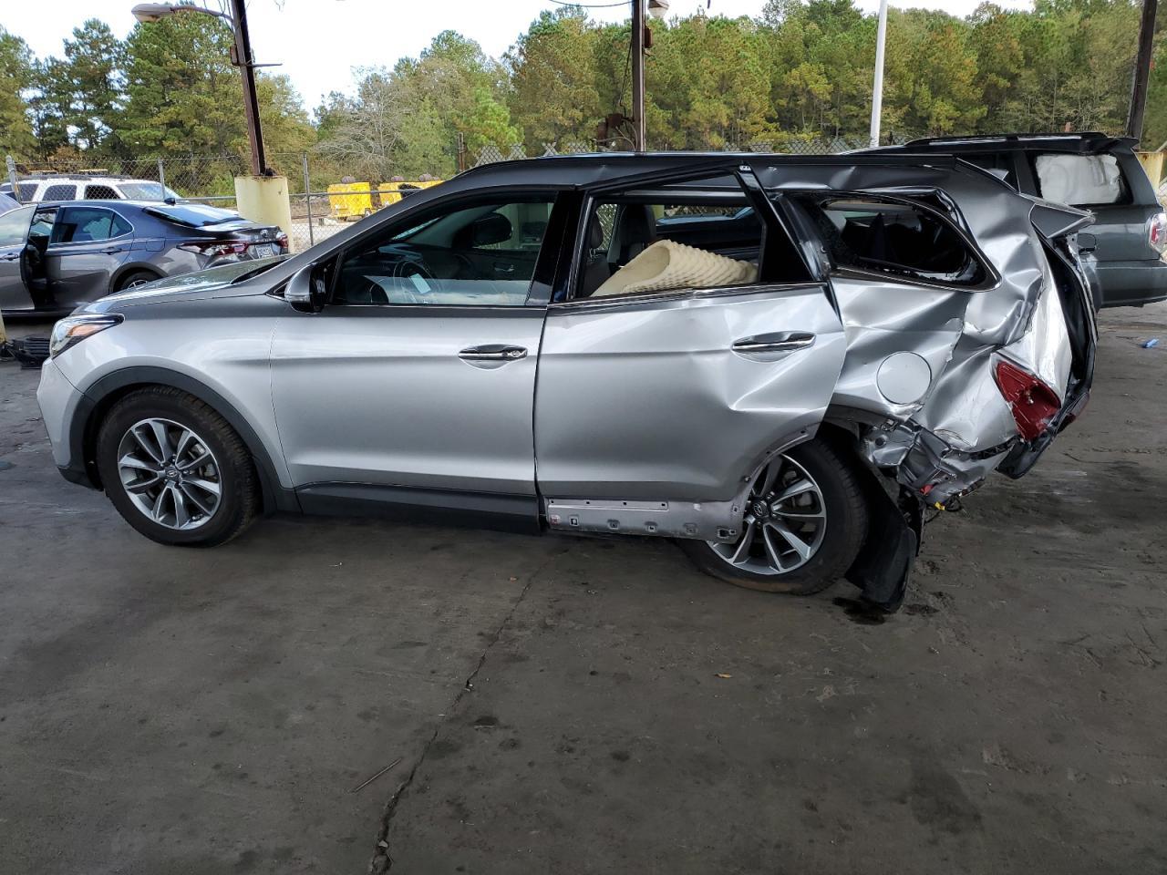 2017 HYUNDAI SANTA FE S - Image 2