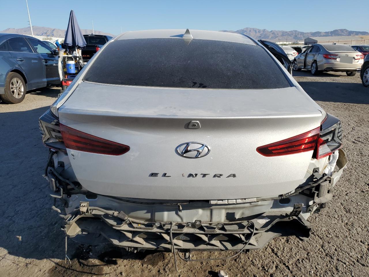 2019 HYUNDAI ELANTRA SE - Фото 6