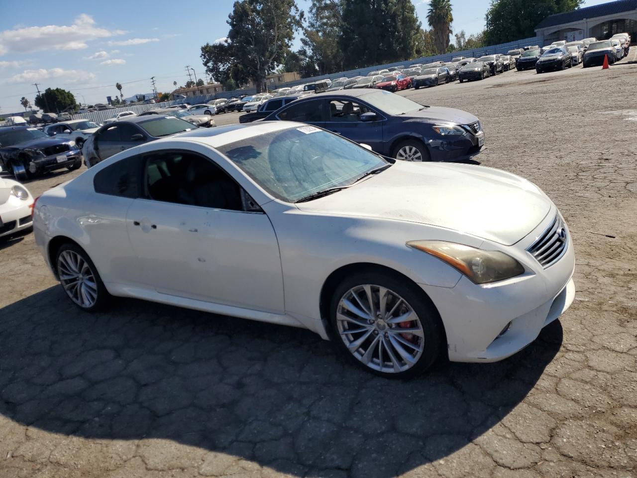 2011 INFINITI G37 - Image 4