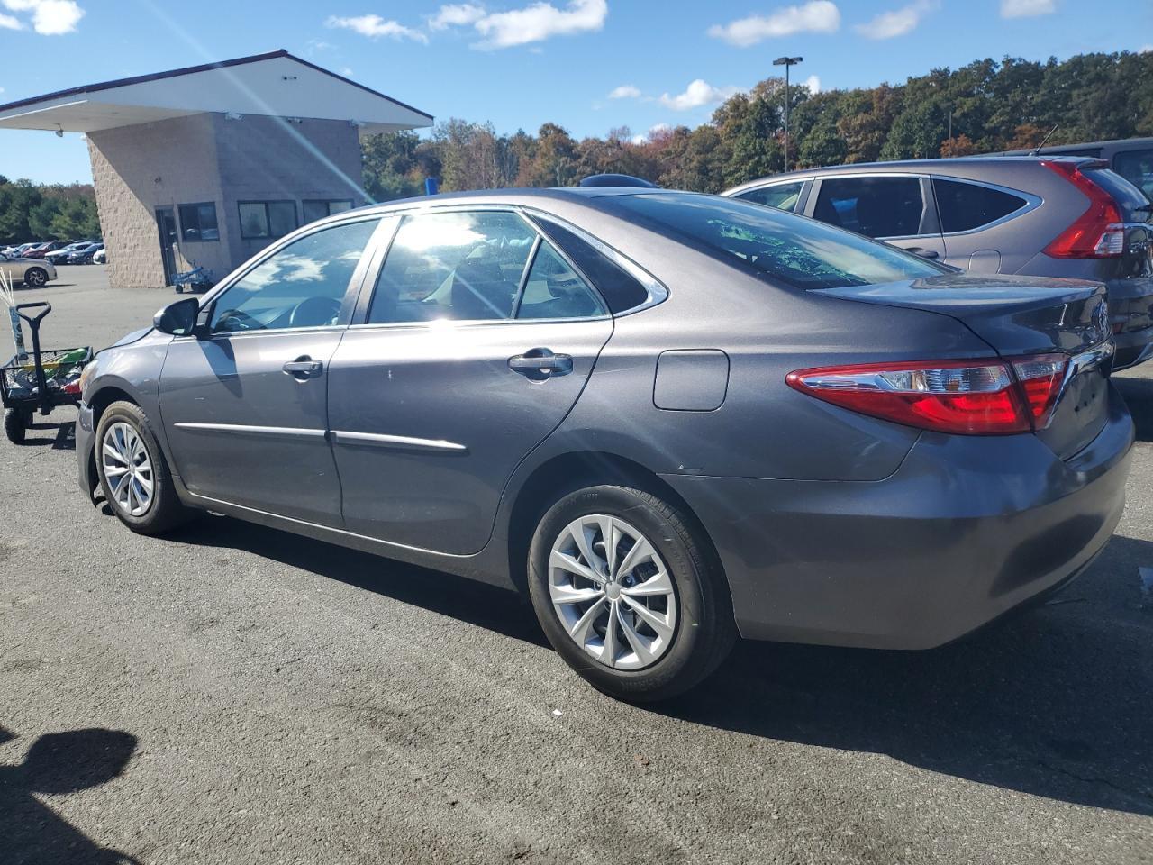 2016 TOYOTA CAMRY LE - Image 2
