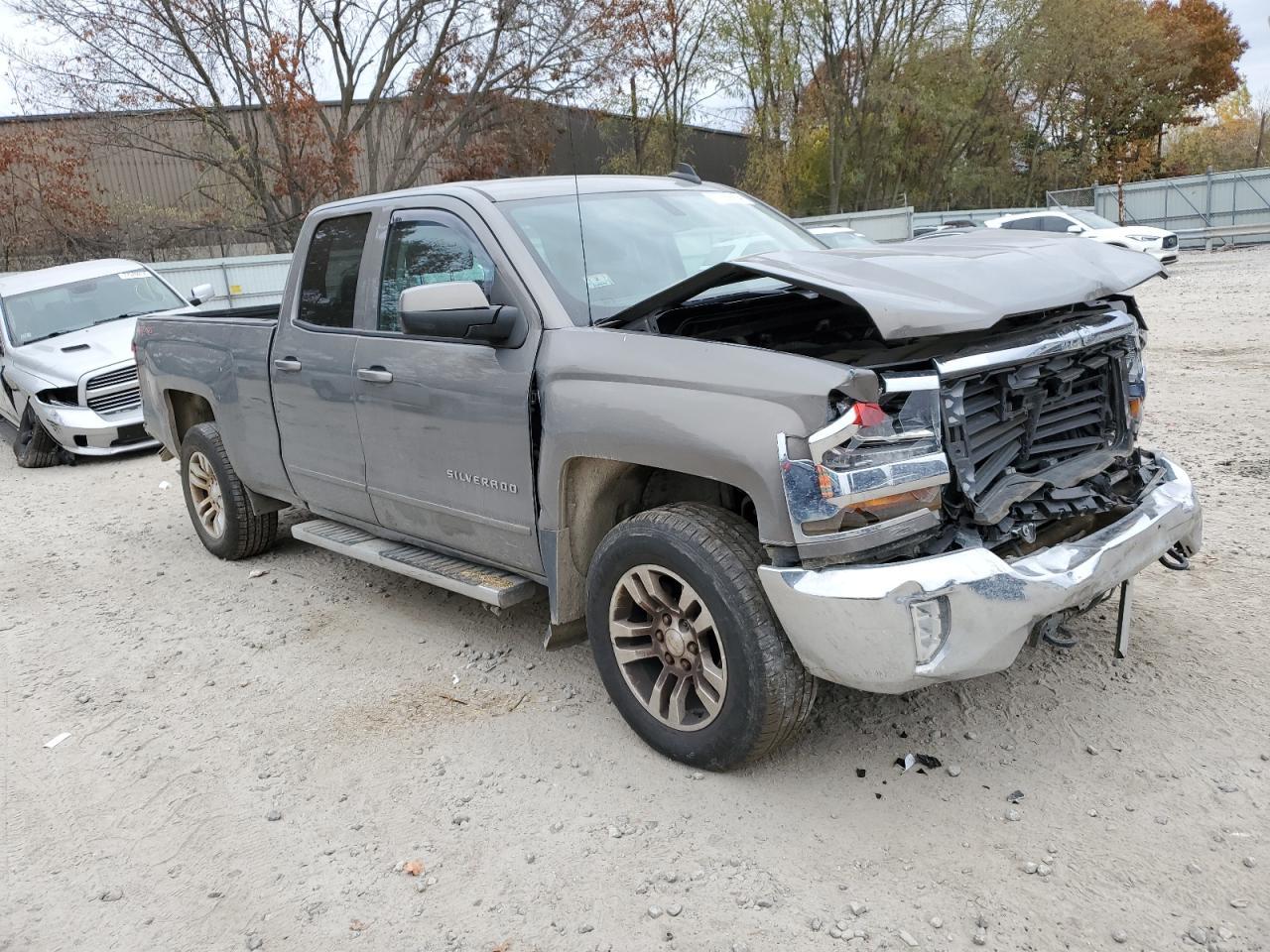 2017 CHEVROLET SILVERADO - Image 4