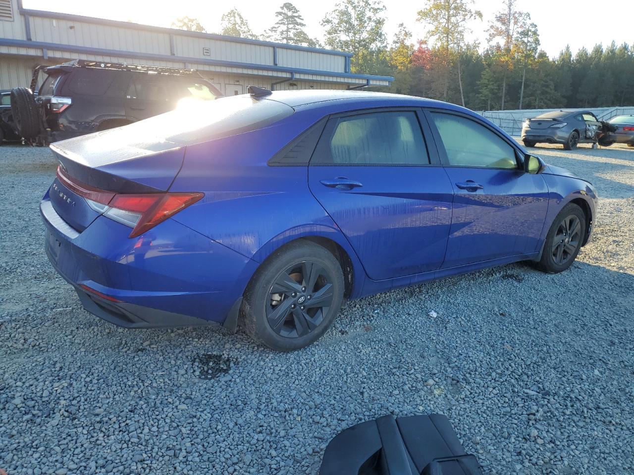 2022 HYUNDAI ELANTRA SE - Фото 3