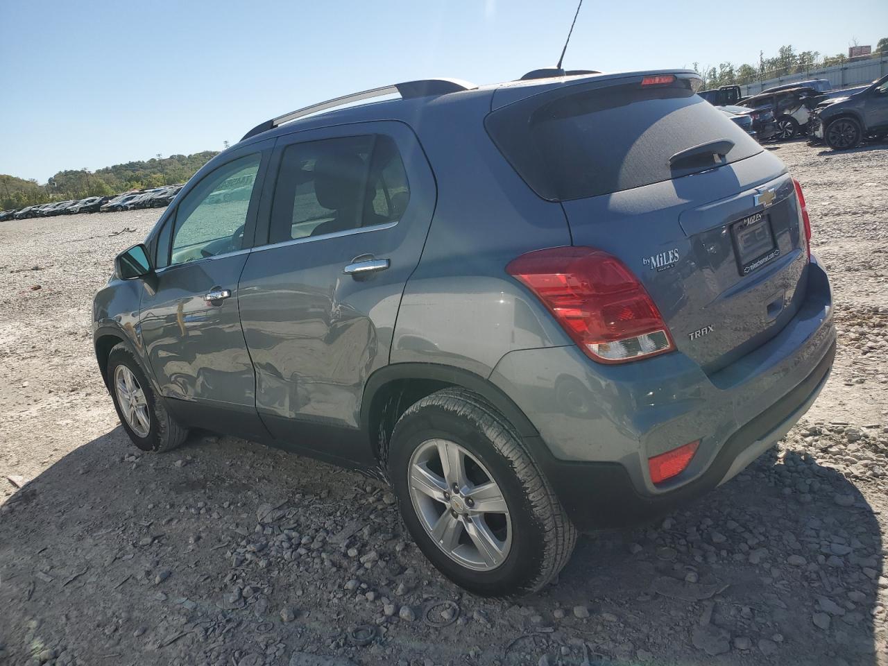 2019 CHEVROLET TRAX 1LT - Image 2
