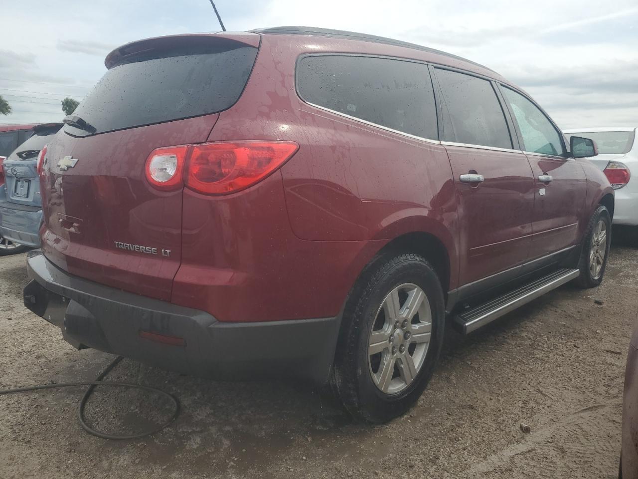 2011 CHEVROLET TRAVERSE L - Фото 3