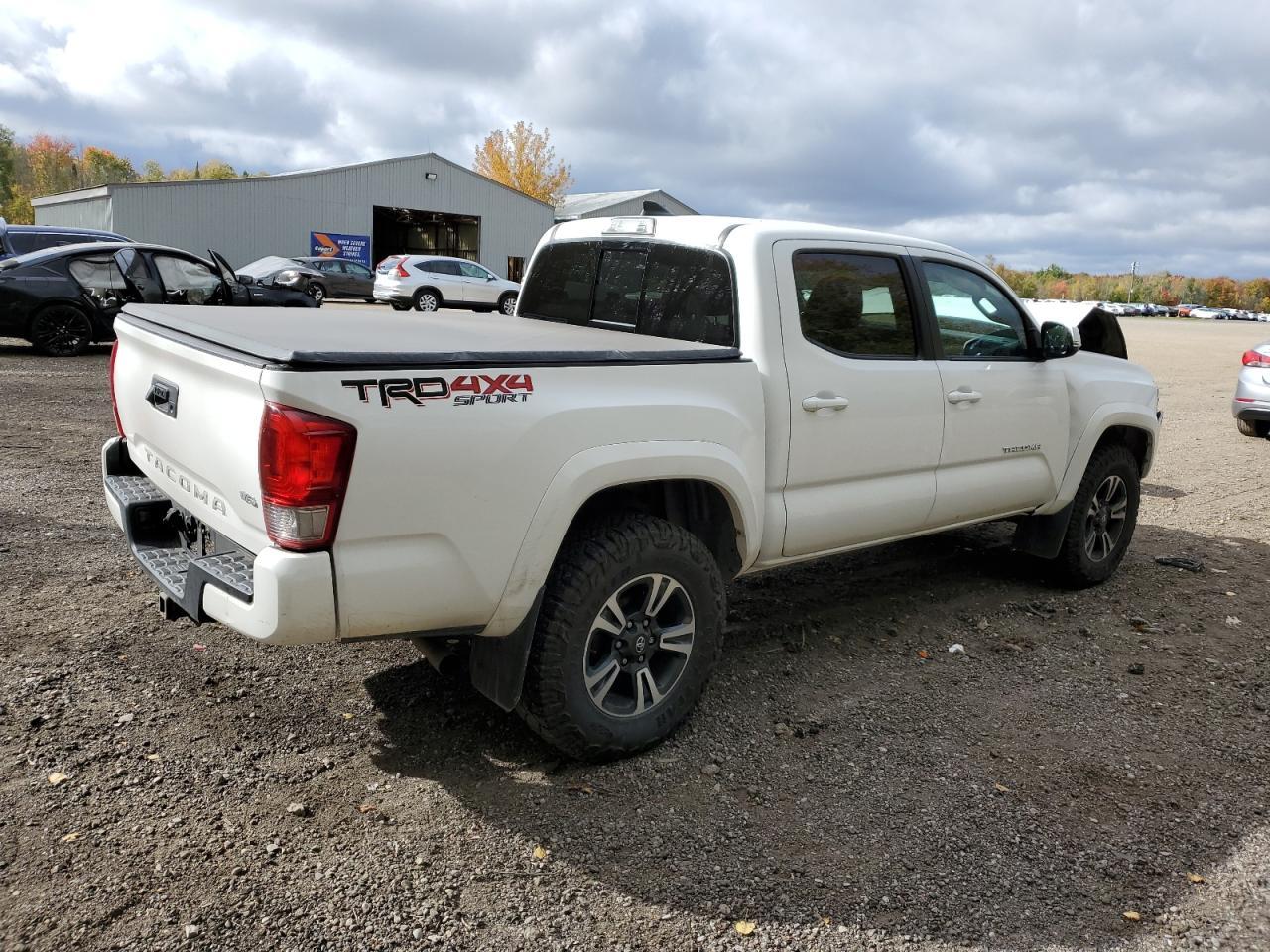 2017 TOYOTA TACOMA DOU - Фото 3