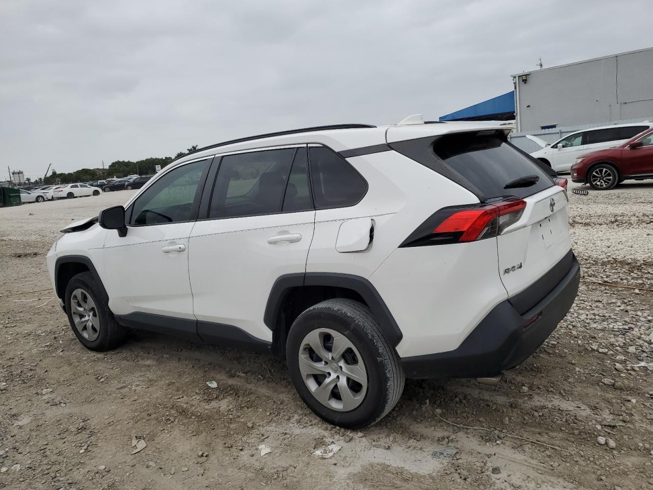 2021 TOYOTA RAV4 LE - Фото 2