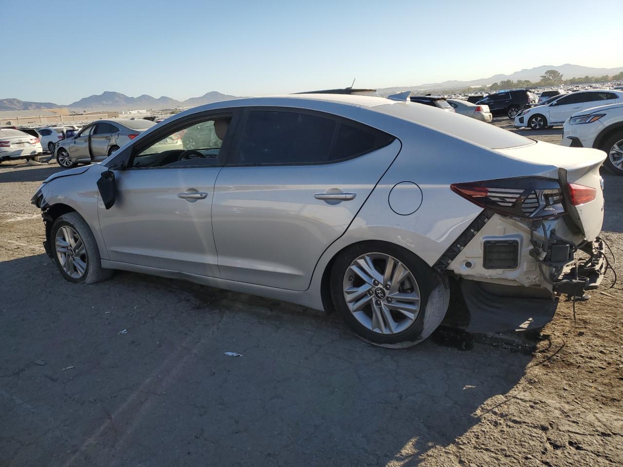 2019 HYUNDAI ELANTRA SE - Фото 2