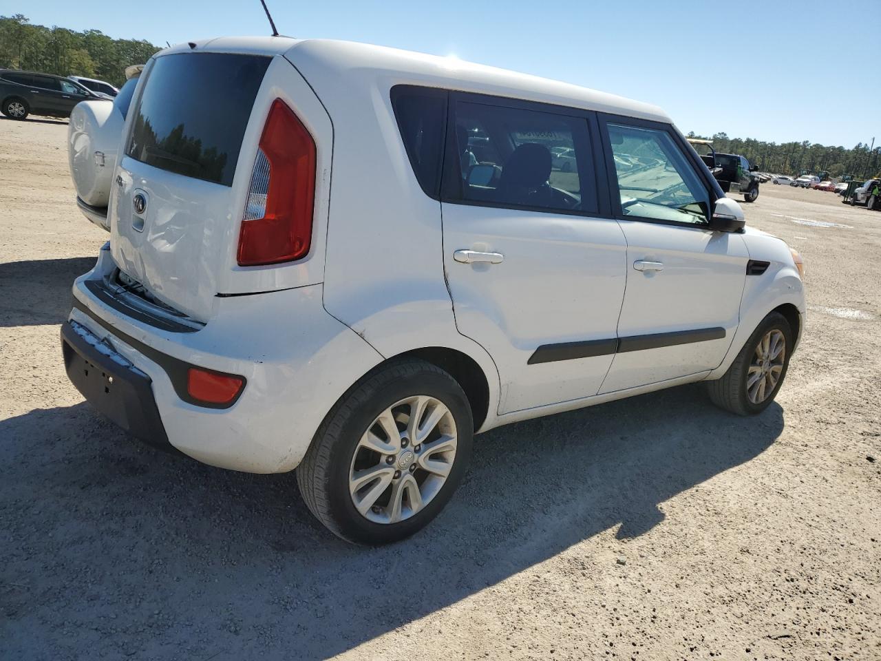 2013 KIA SOUL + - Image 3