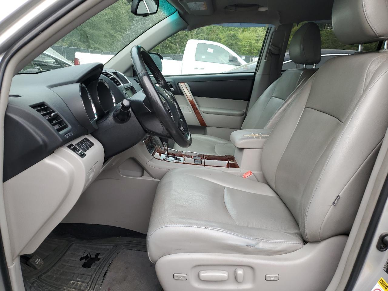 2011 TOYOTA HIGHLANDER - Фото 7