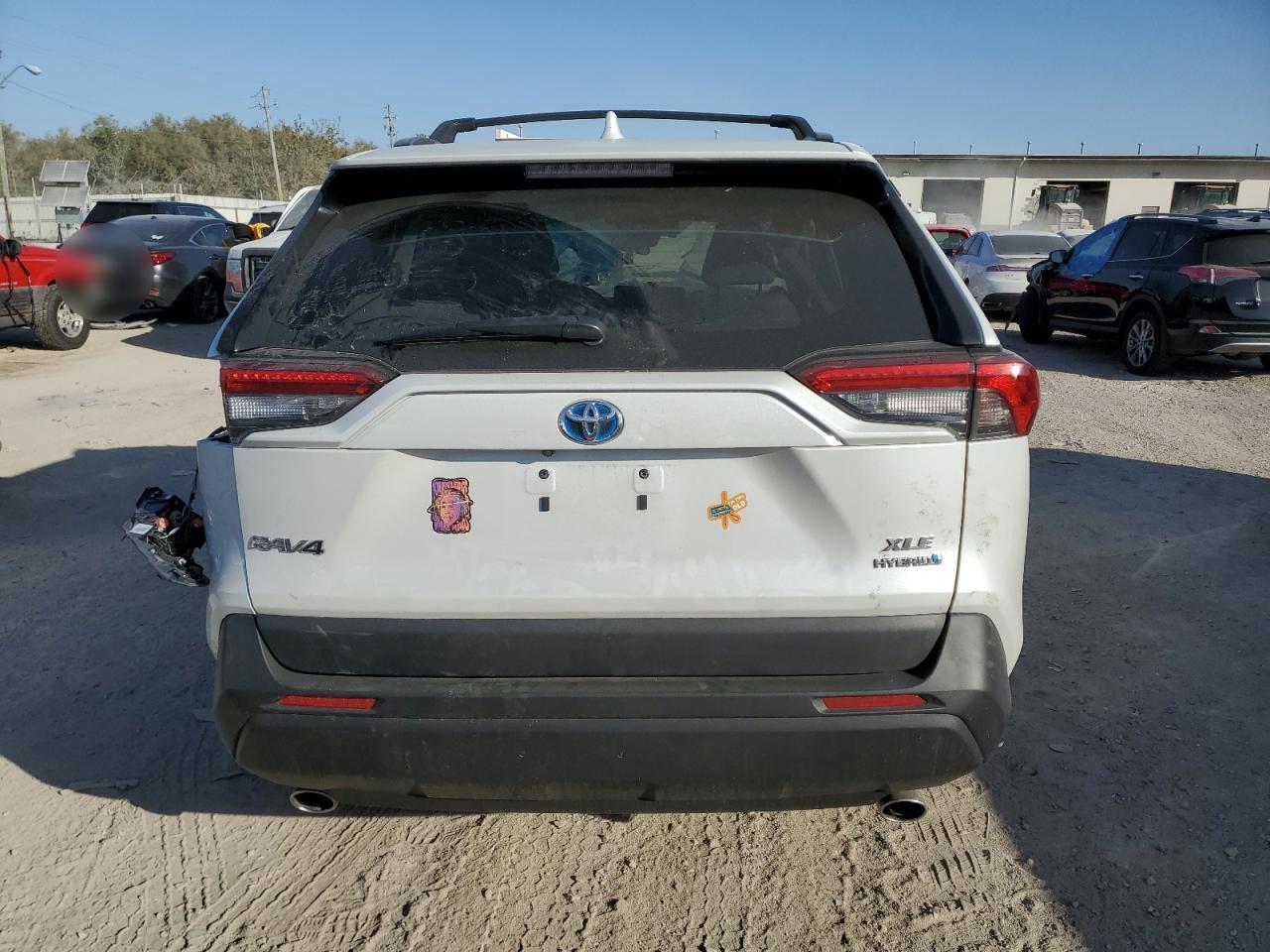 2024 TOYOTA RAV4 XLE P - Фото 6
