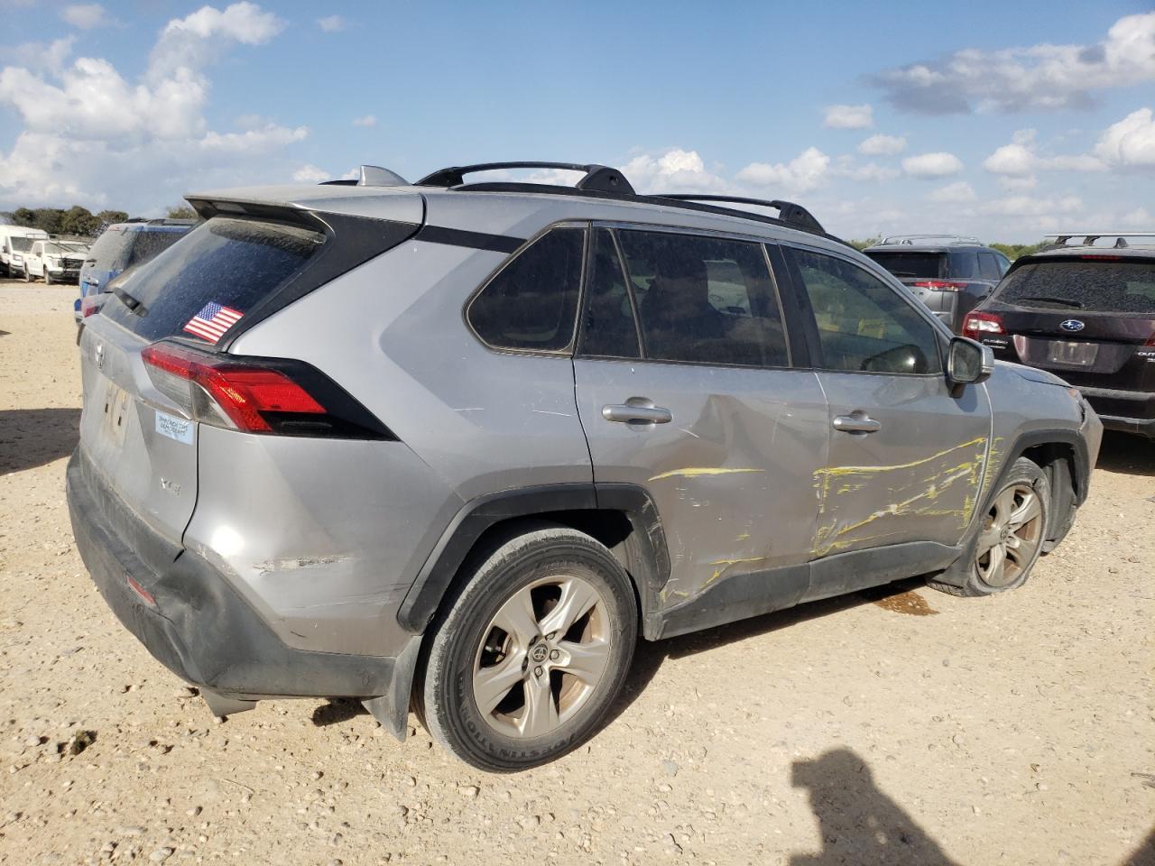 2020 TOYOTA RAV4 XLE - Image 3