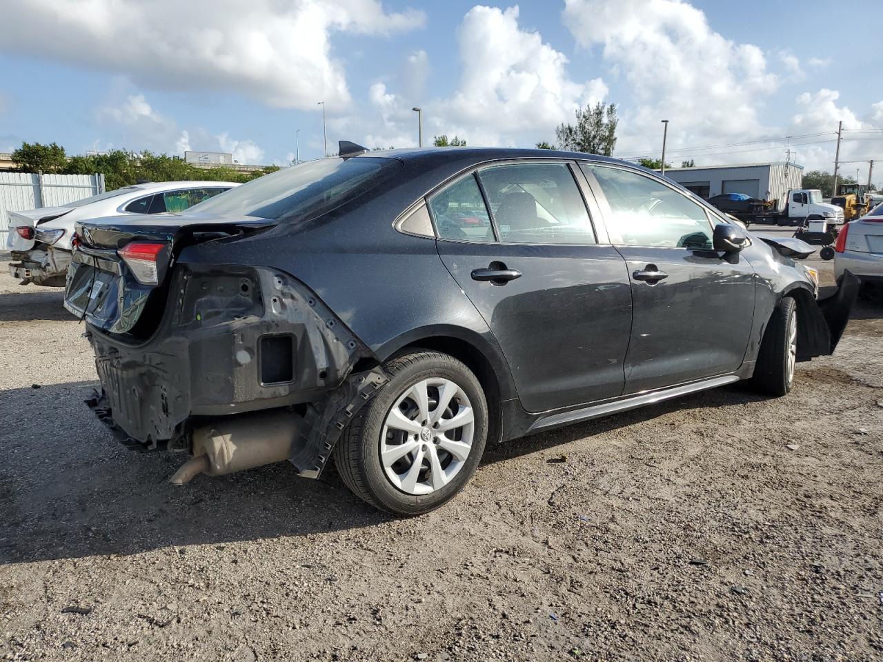 2021 TOYOTA COROLLA LE - Фото 3