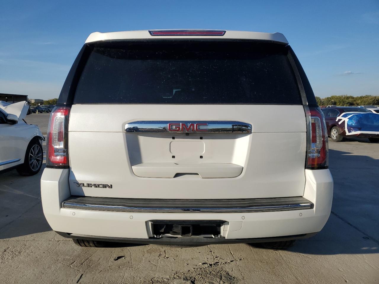 2017 GMC YUKON DENA - Фото 6