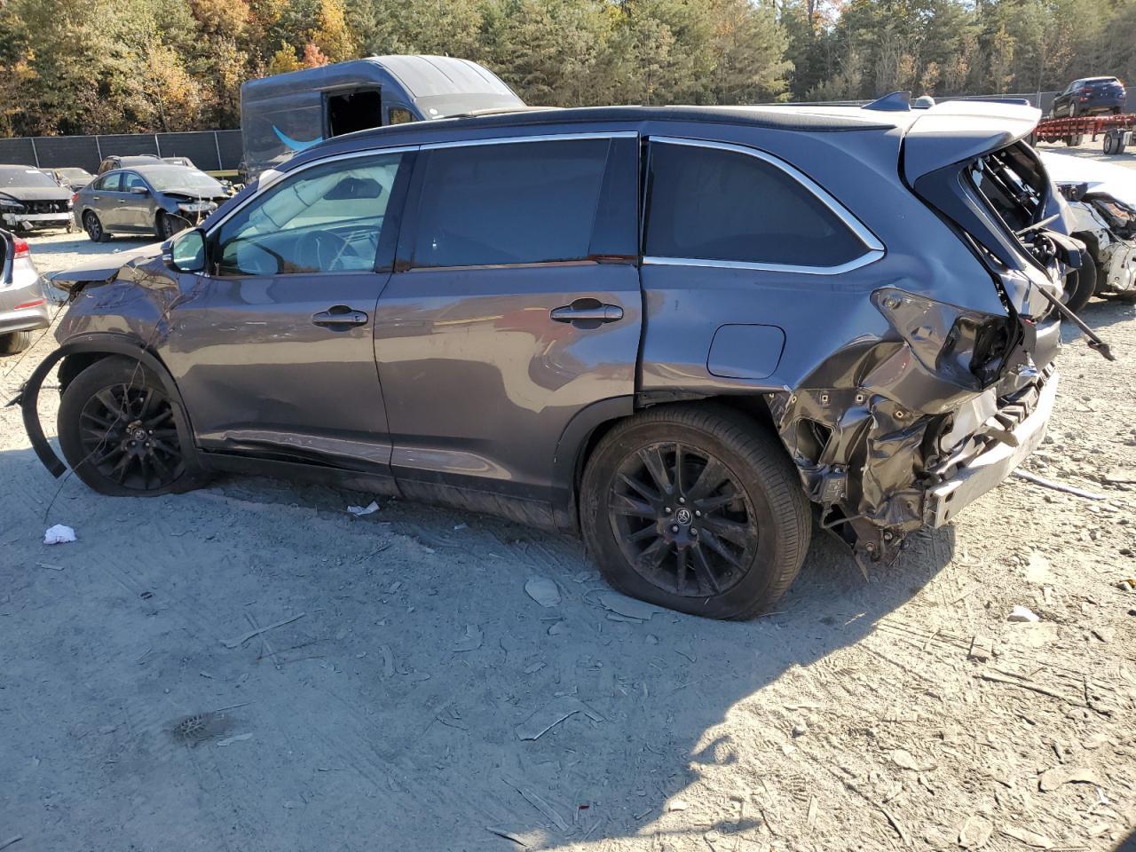 2019 TOYOTA HIGHLANDER - Image 2