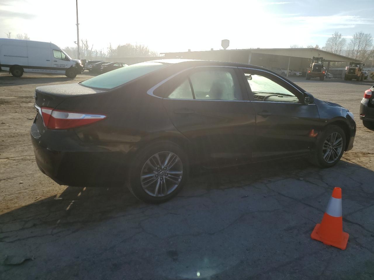 2017 TOYOTA CAMRY LE - Фото 3