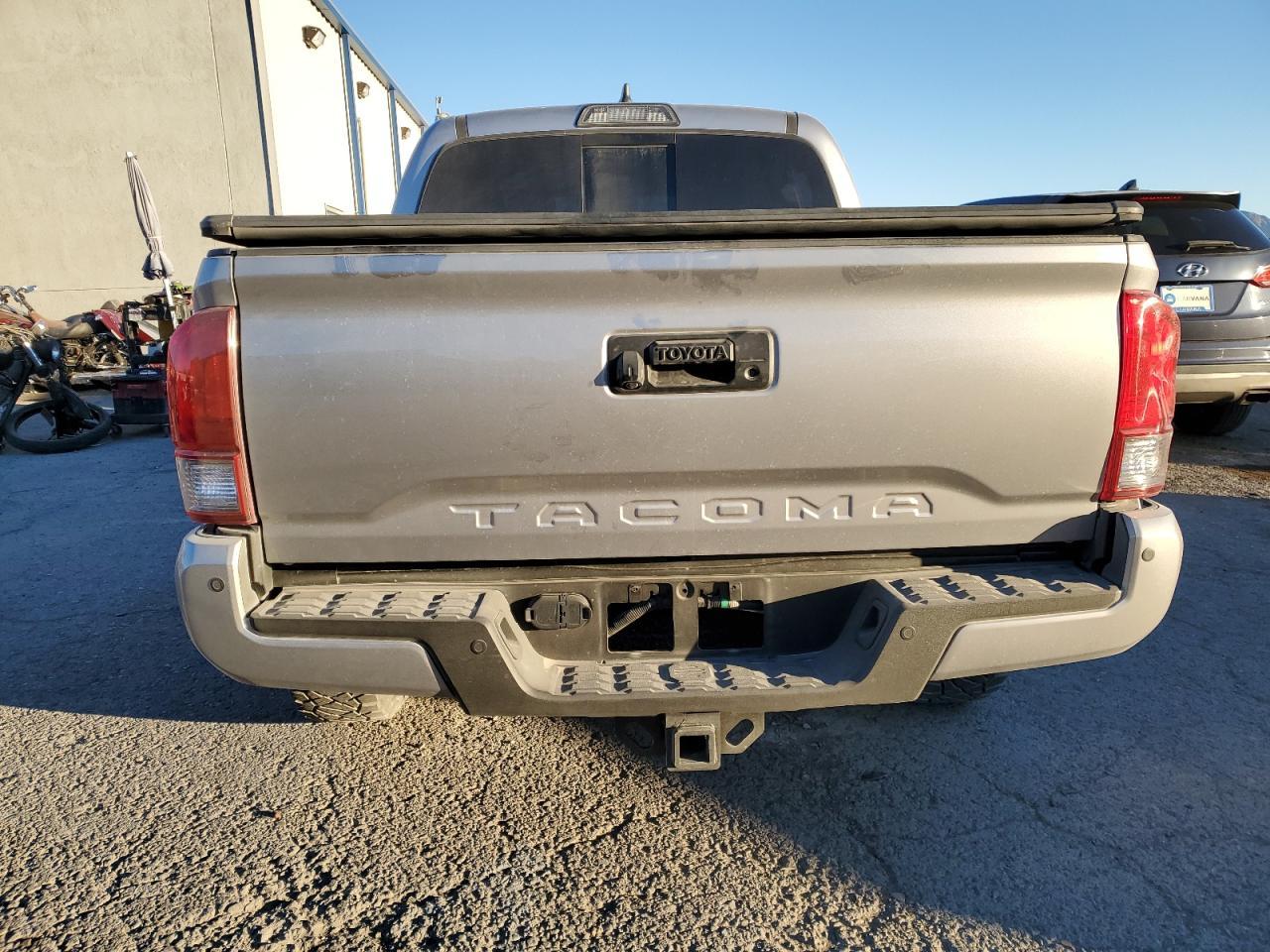 2017 TOYOTA TACOMA DOU - Фото 6