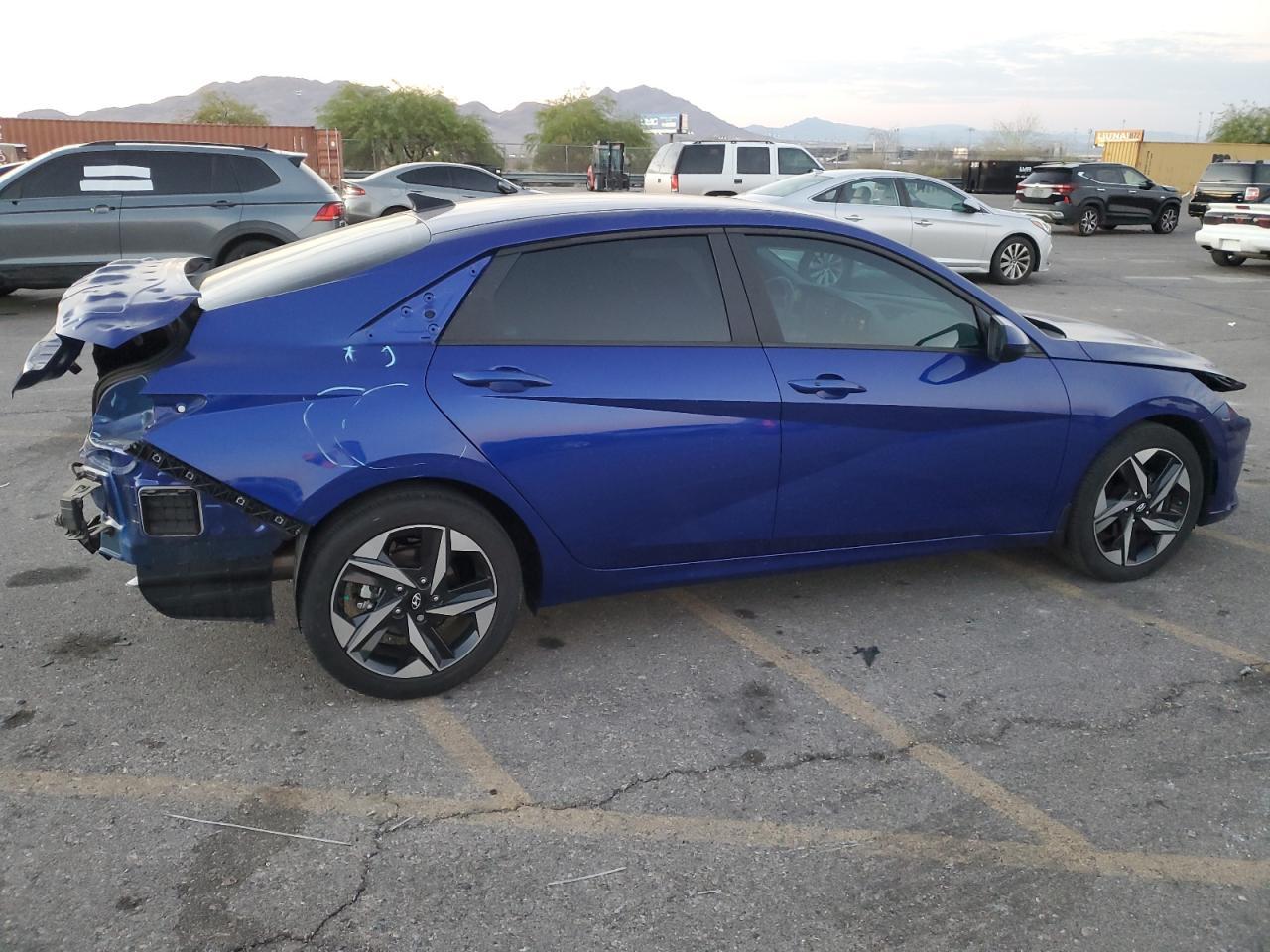 2023 HYUNDAI ELANTRA SE - Image 3
