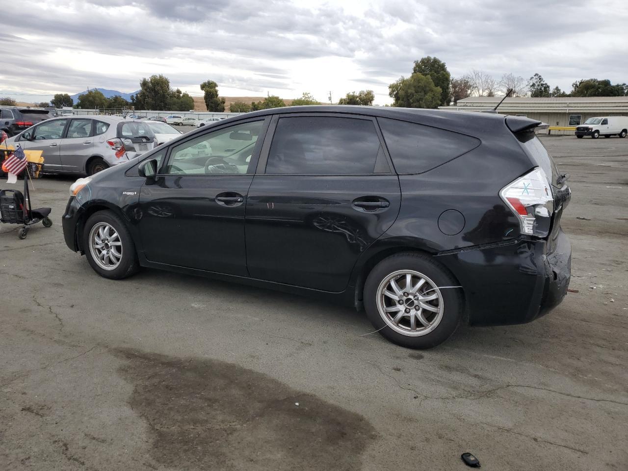 2013 TOYOTA PRIUS V - Фото 2