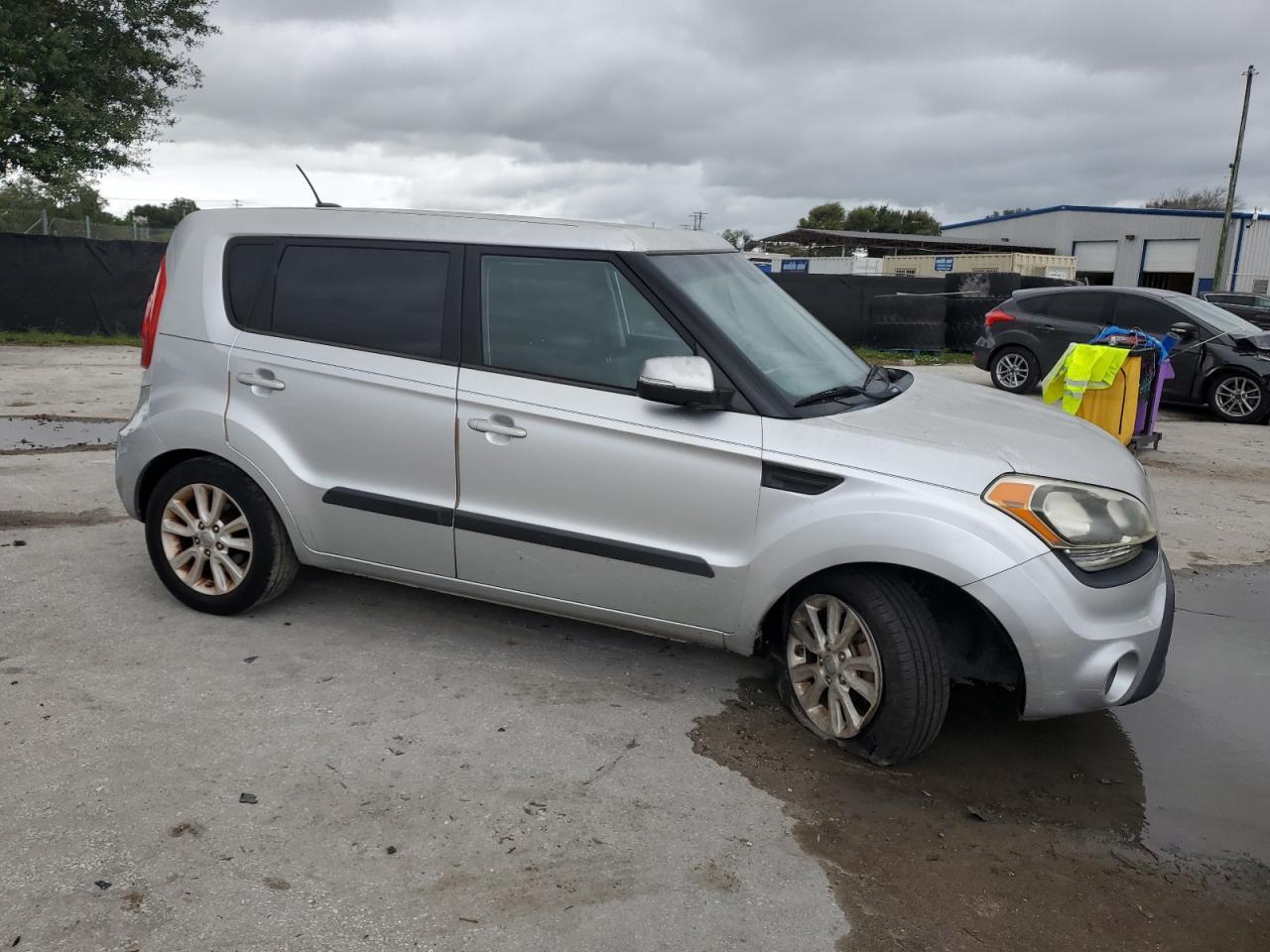 2013 KIA SOUL + - Image 4