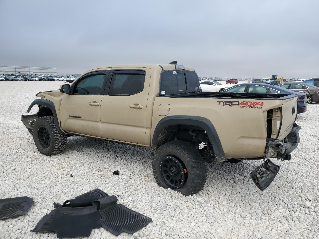 2017 TOYOTA TACOMA DOU - Фото 2