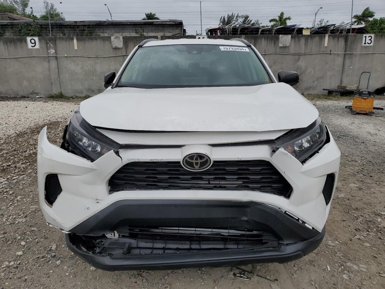 2021 TOYOTA RAV4 LE - Фото 5