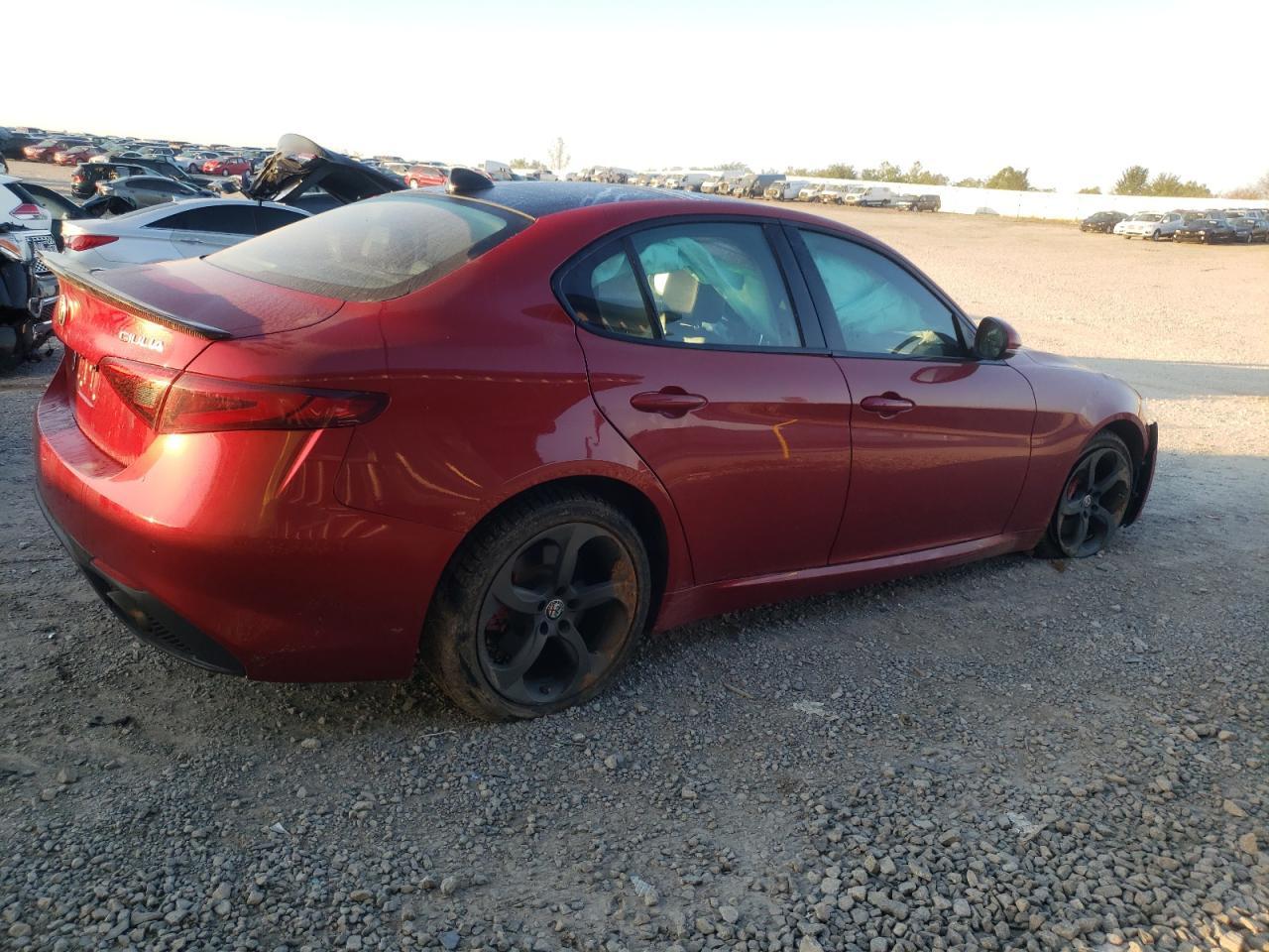 2017 ALFA ROMEO GIULIA TI - Фото 3