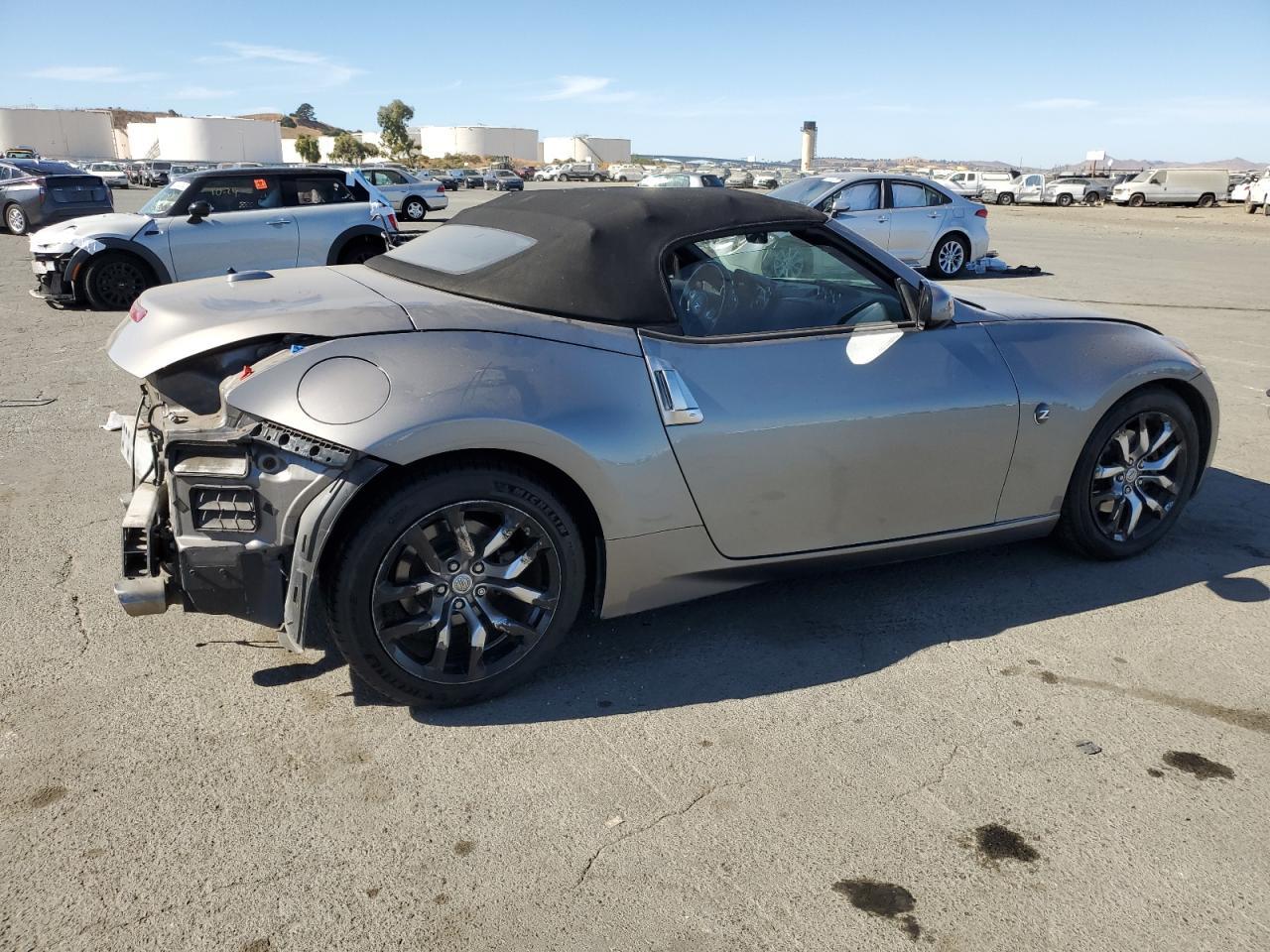 2010 NISSAN 370Z - Фото 3