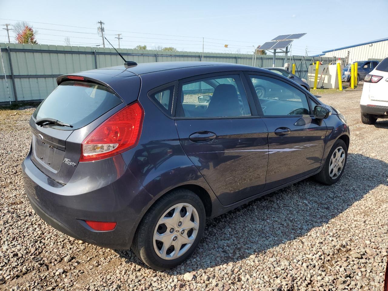 2013 FORD FIESTA SE - Image 3