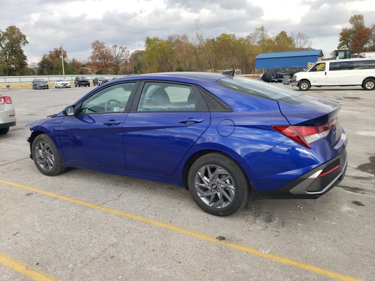 2024 HYUNDAI ELANTRA SE - Фото 2