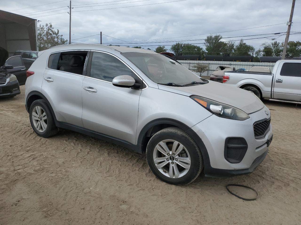 2017 KIA SPORTAGE L - Image 4