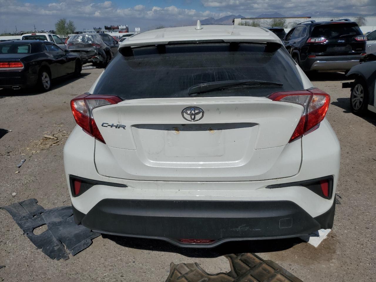 2018 TOYOTA C-HR XLE - Image 6