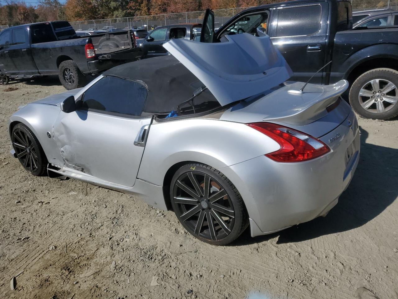 2010 NISSAN 370Z - Фото 2