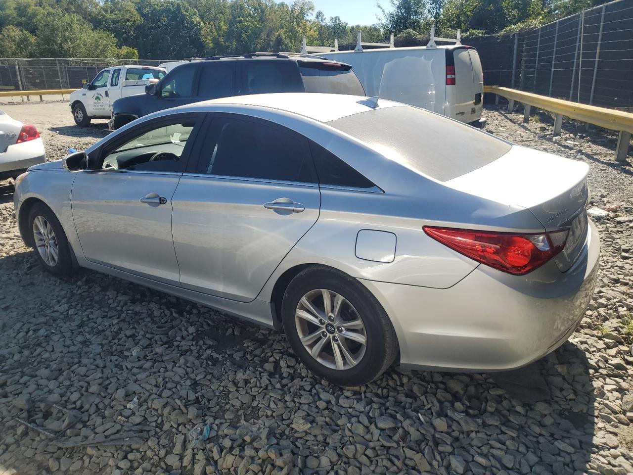 2013 HYUNDAI SONATA GLS - Image 2