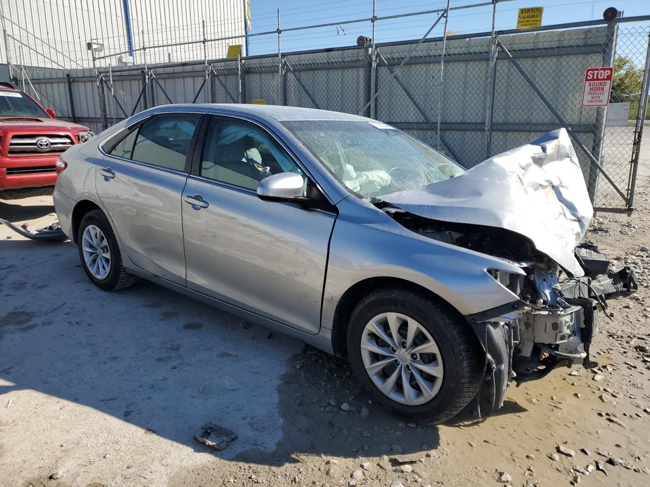 2016 TOYOTA CAMRY LE - Фото 4
