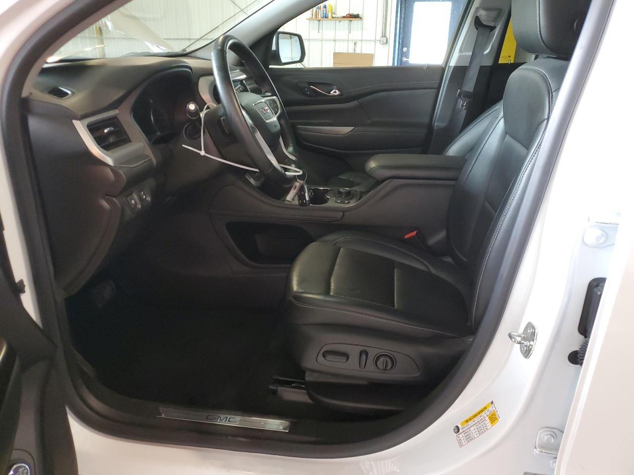 2023 GMC ACADIA SLT - Image 7