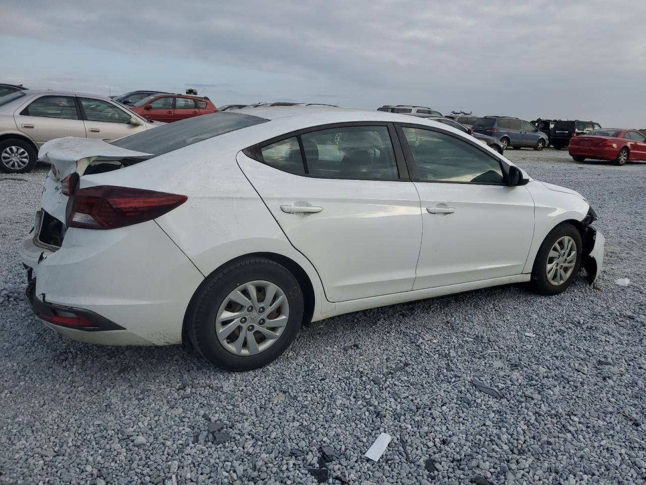 2019 HYUNDAI ELANTRA SE - Фото 3