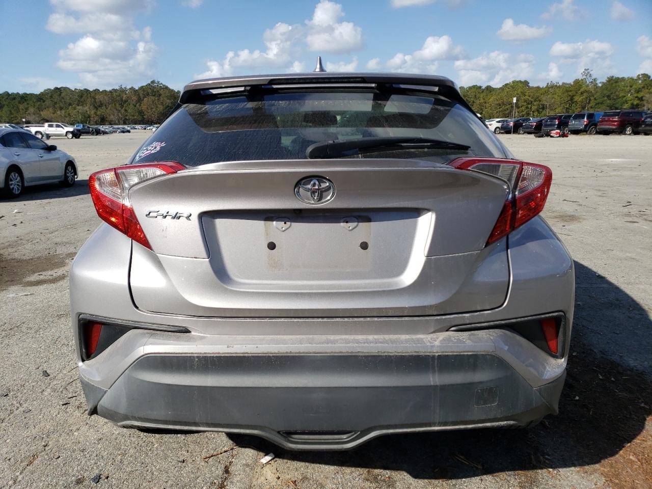 2018 TOYOTA C-HR XLE - Фото 6