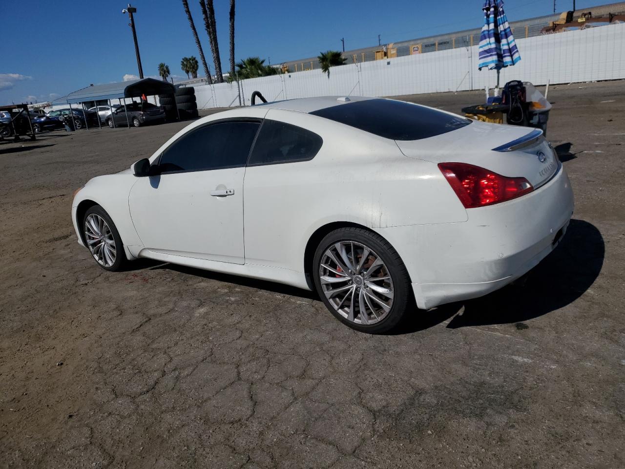 2011 INFINITI G37 - Image 2