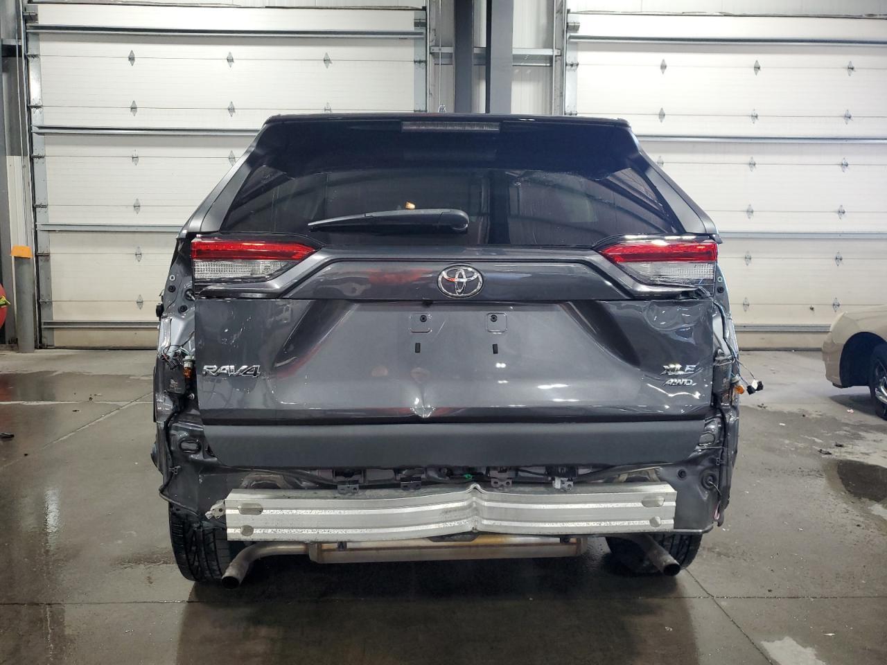 2020 TOYOTA RAV4 XLE - Image 6