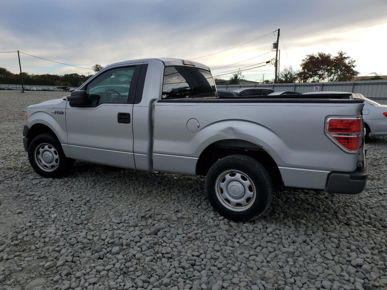 2010 FORD F150 - Image 2